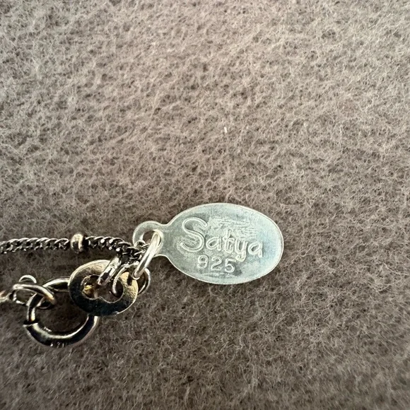 Satya Sterling Silver OM necklace - Picture 6 of 6